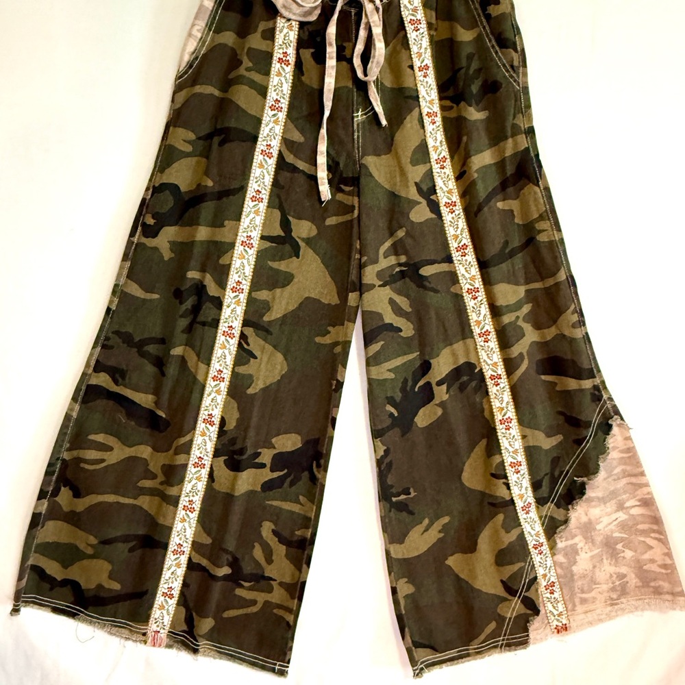POL OLIVE CAMO TAPESTRY FLORAL WIDE LEG PANT NWOT Size Small oversized - Picture 13 of 13